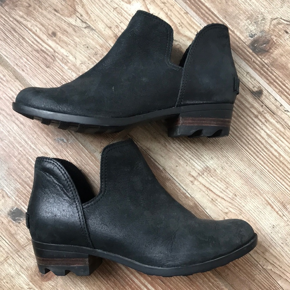 FINAL PRICE! Sorel Lolla cut out black leather booties Sz 7
